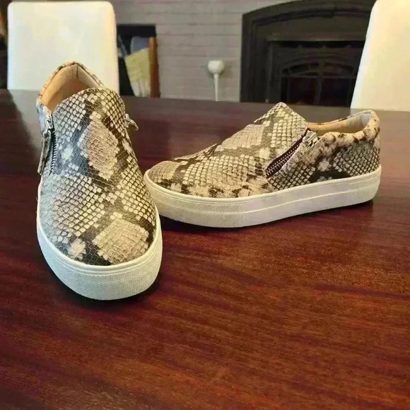 Steve Madden Glaammar Slip On Snakeskin Animal Print Sneaker Black Gray Size 8 - Picture 1 of 8
